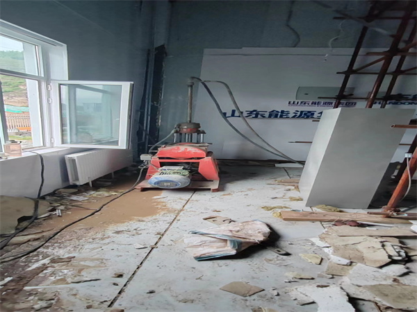 江边乡地基基础下沉墙体裂缝加固注浆顶升施工