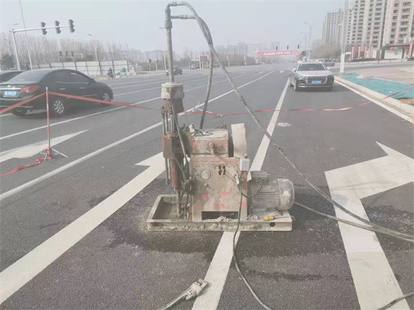 江边乡公路路面下沉沉降开裂注浆加固施工
